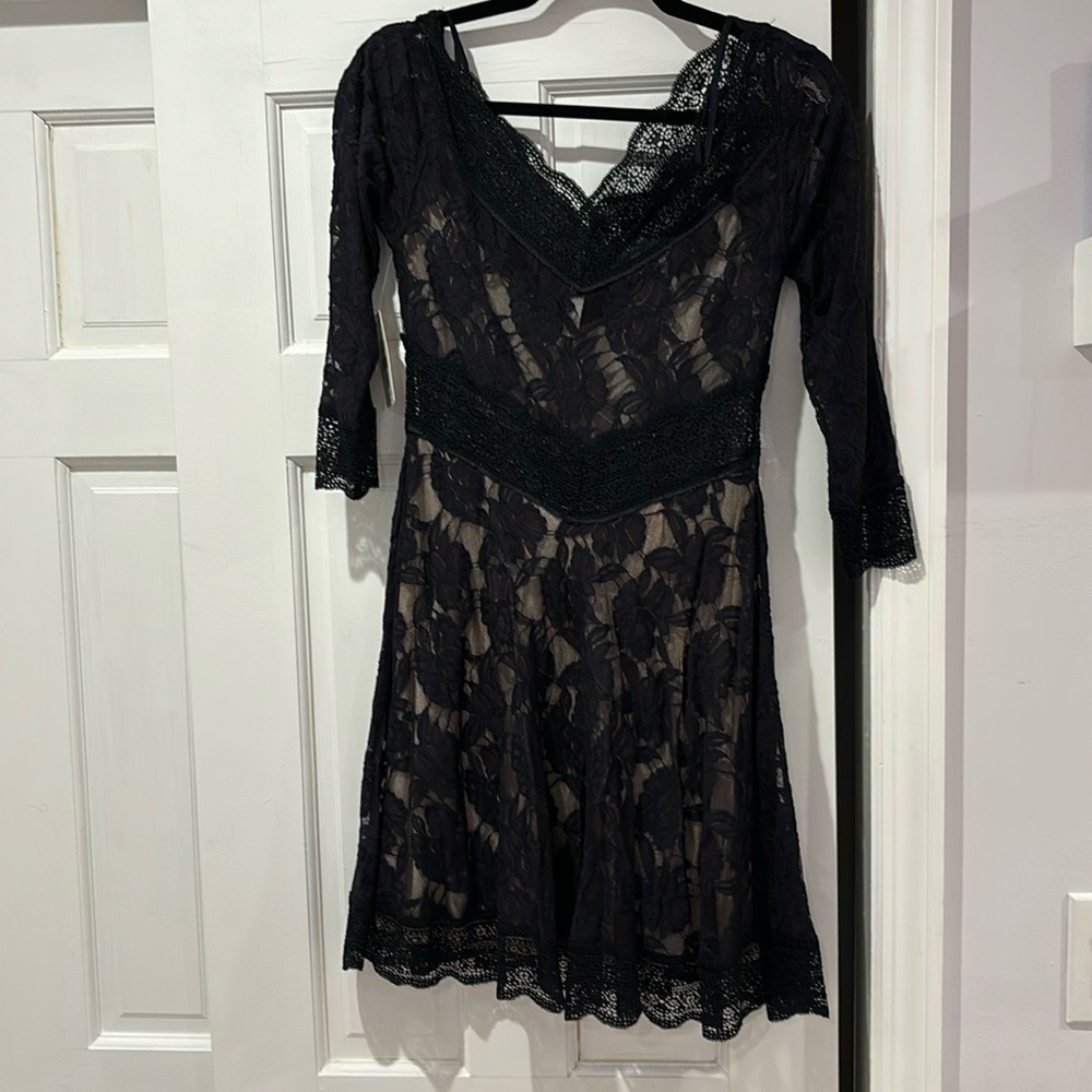 Black v neck mini lace dress
